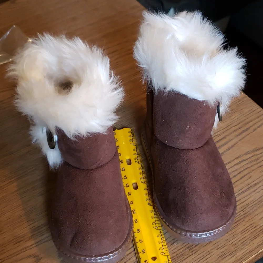 Toddler's 22 booties faux fur trim